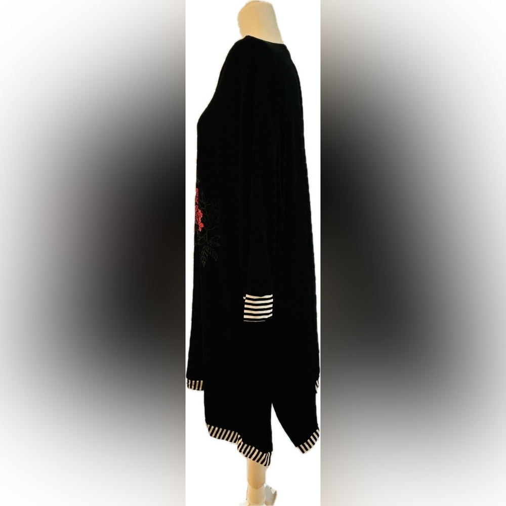 Avenue Long-sleeved Casual Dress - Picture 3 of 9